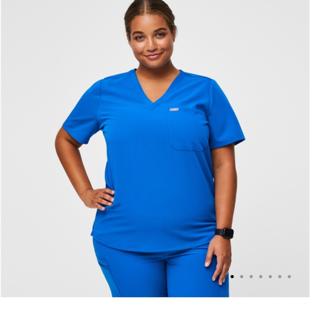 FIGS Catarina One-Pocket Scrub Top - Royal Blue size M